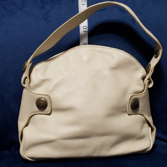 Marc Jacobs Handbags - Marc Jacob leather cream handbag